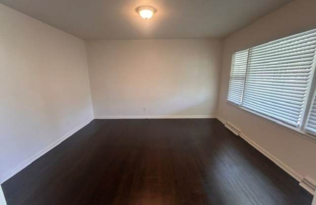 READY TO MOVE IN !! *** $200 OFF FIRST FULL MONTH RENT*** Gallery 4