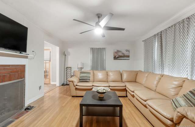 149 David Whites Lane Gallery 2