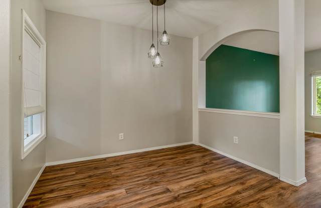 Beautiful 2 Bedroom Condo *Utilities and Parking Included!* Gallery 3
