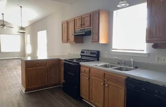 Cute 3 Bedroom, 2 Bath near Historic Downtown Wilmington - WHA Approved Gallery 4
