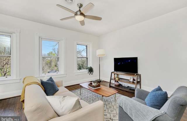 3020 R ST NW #3 Gallery 3