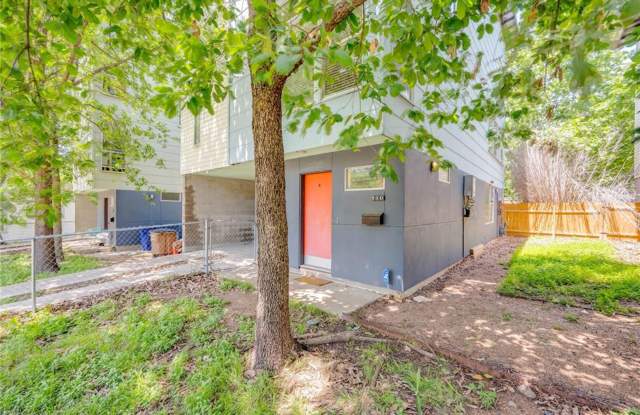 712 E. 45th St - Amazing free standing 5 bed 5.5 bath house in Hyde Park. photos photos