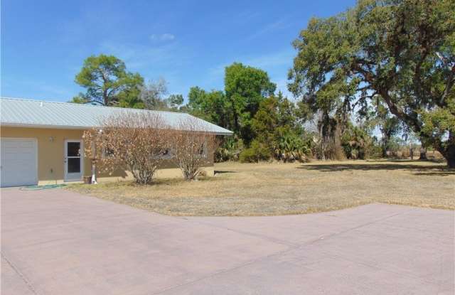 1092 Riverbend Drive Gallery 3
