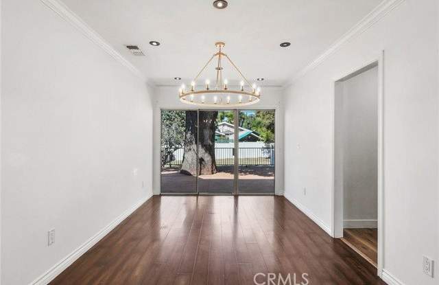 1353 Thompson Avenue Gallery 3