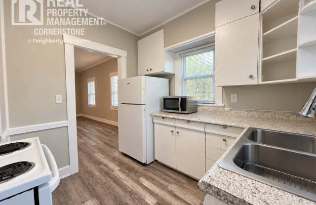 Cozy 2-Bedroom Near WMU & Downtown Kalamazoo! Gallery 1