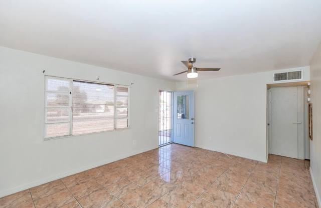 2743 S Mesa Avenue Gallery 4