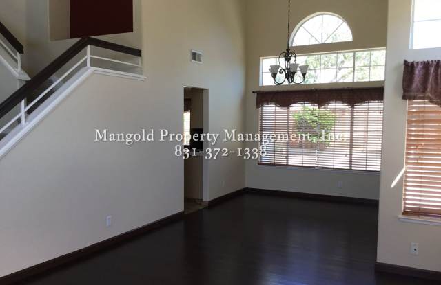 Beautiful Two Story 4 Bed, 3 Bath Home Gallery 3