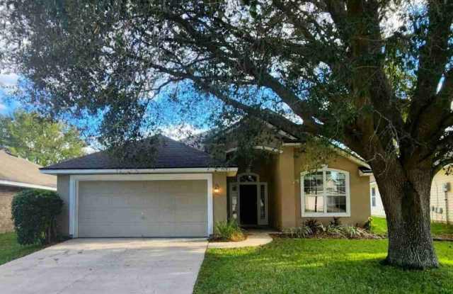 2809 Cross Creek Dr - 2809 Cross Creek Drive, Asbury Lake, FL 32043