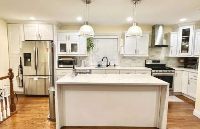 37 Miele Pl Gallery 2