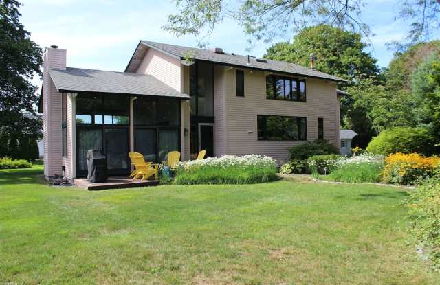 61 Rodman Street - Weekly summer vacation rental - 61 Rodman Street, Narragansett Pier, RI 02882