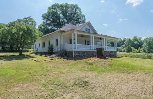Weaverville Farmhouse Rental! - 11 Blackstone Avenue, Woodfin, NC 28804