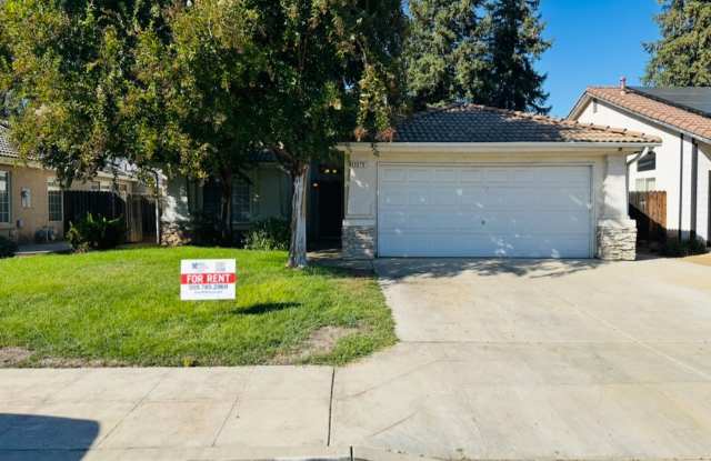 $2,300 Herndon  Polk, 3 Bedroom House - Parr Ave., Clovis photos photos