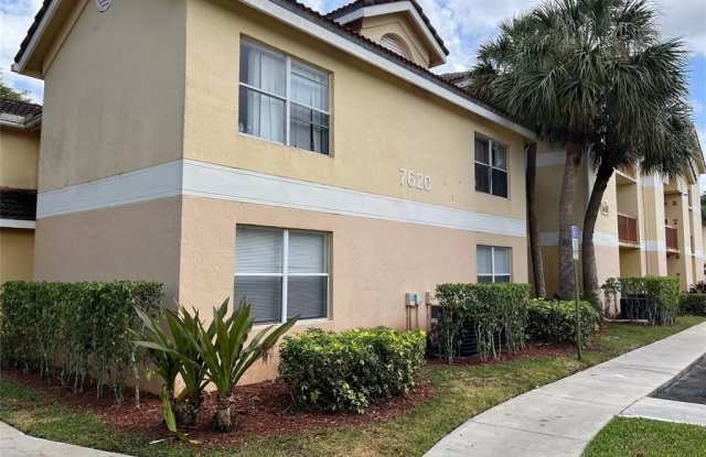 7620 Westwood Dr - 7620 Westwood Drive, Tamarac, FL 33321