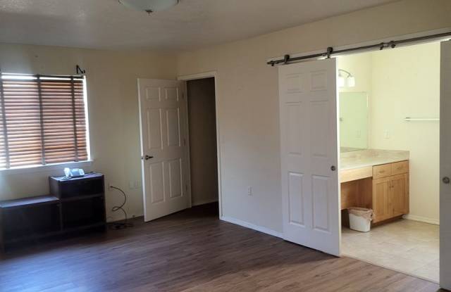 Accessable NE Heights 3/bd 1.75/ba 1300/sf 1/cg Gallery 3
