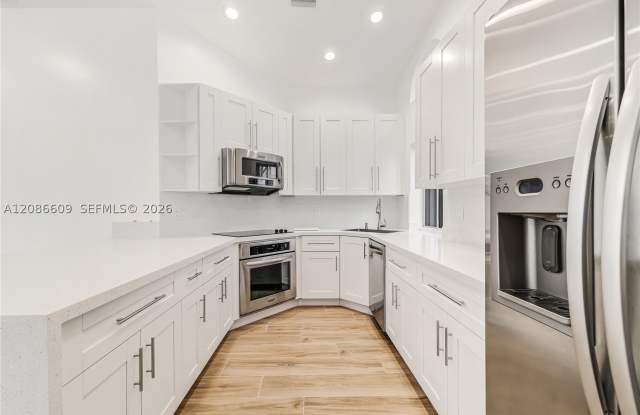 1290 Seagrape Cir Gallery 2