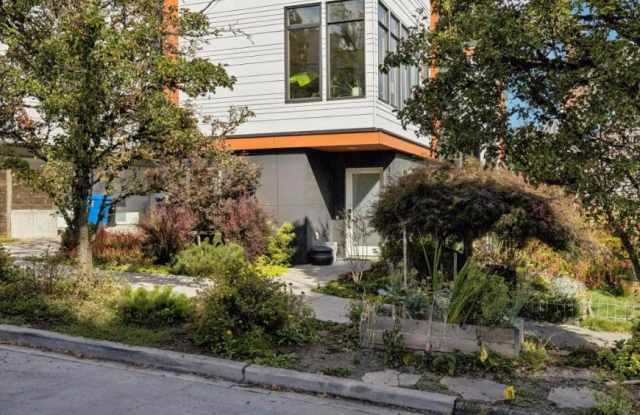 1506 S Hill St Gallery 1