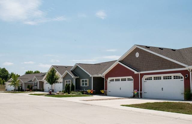 Redwood North Ridgeville Meadow Lakes Blvd Gallery 3