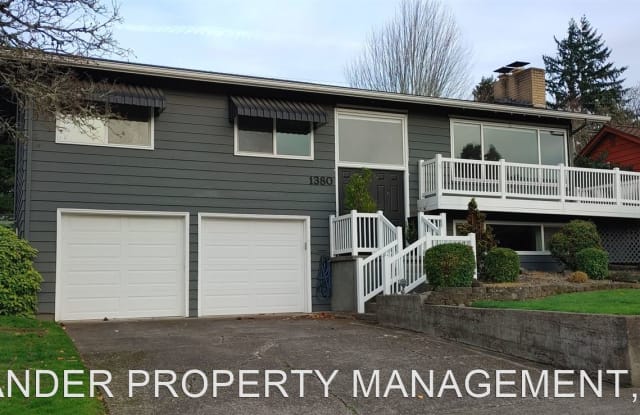 1380 SW DELLWOOD AVE - 1380 Southwest Dellwood Avenue, Cedar Hills, OR 97225