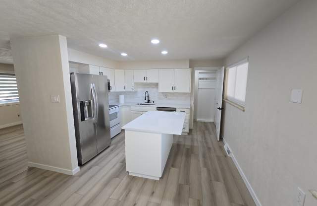 3201 W Radcliff Ave photos photos