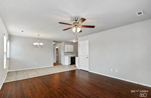 Haden Holly Station - Duplexes & Townhomes in Siloam Springs, AR Gallery 4