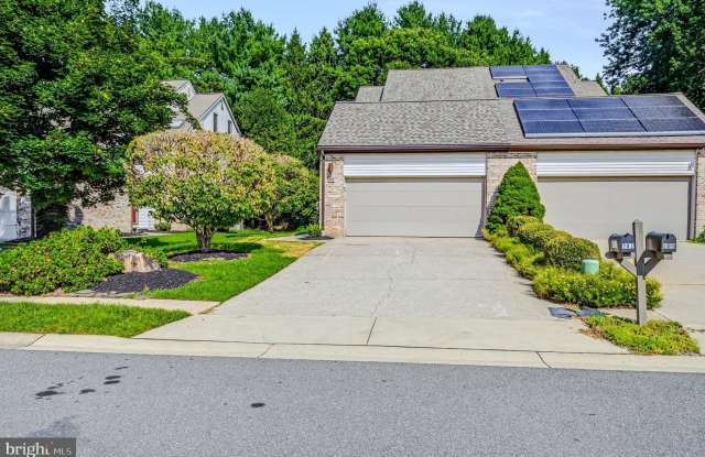 207 STEEPLE CHASE Circle Gallery 2