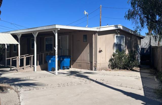 2br 1Ba Home with large Gated Patio Front/Rear yard plus garden area Gallery 1