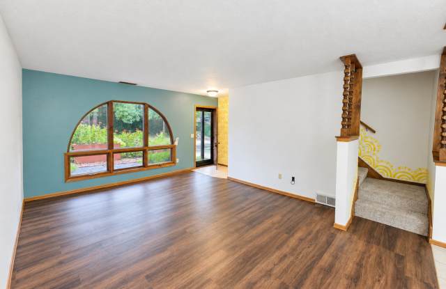 Spacious & Inviting Conquistador Townhome in East Sioux Falls Gallery 3
