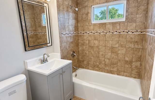Welcome to 238 Mount Vernon Street — a spacious 3-bedroom, 1.5-bath apartment in Lawrence, Massachusetts. Gallery 4