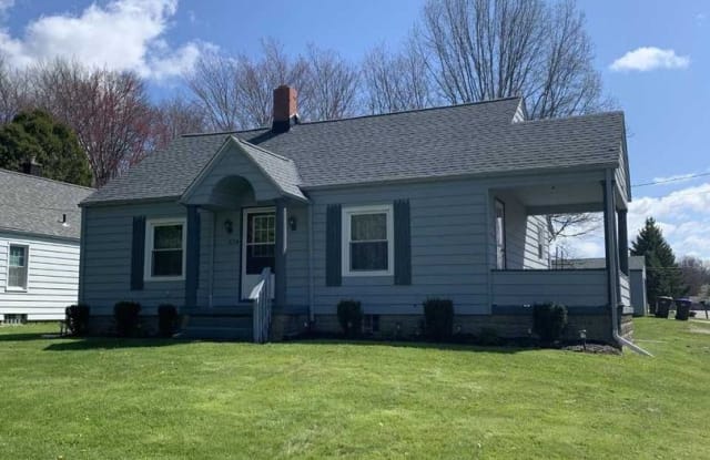 534 N Buhl Farm Drive - 534 North Buhl Farm Drive, Hermitage, PA 16148