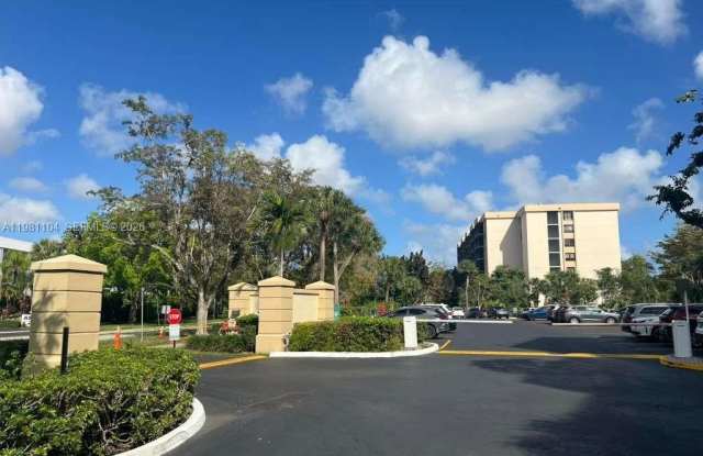 800 NE 195th St photos photos