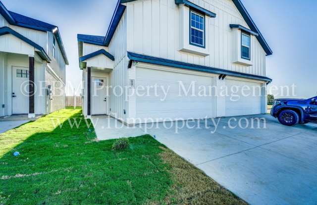 916 Cooksey Ct, Unit B - 3 Bedroom, 2.5 Bathroom Two-Story Home in Grandview, TX! Gallery 1