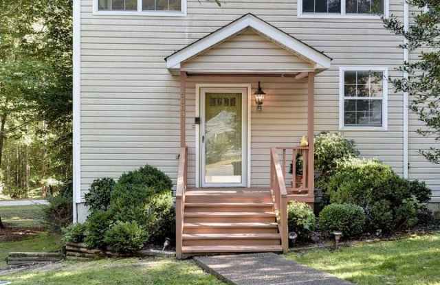Large Updated Townhome Offering More Space, Privacy & Convenience photos photos