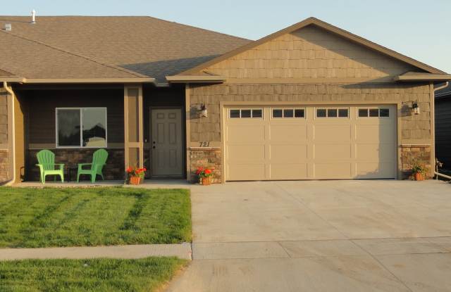 721 East 73rd Street - 721 East 73rd Street, Sioux Falls, SD 57108