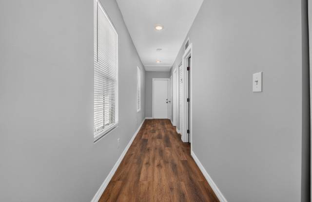 Move In Today with Ease — Only First Month’s Rent + Security Deposit Needed! Gallery 4