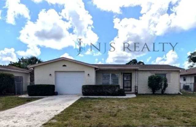 3/2, All tile floors, Large open floorplan!! Gallery 3