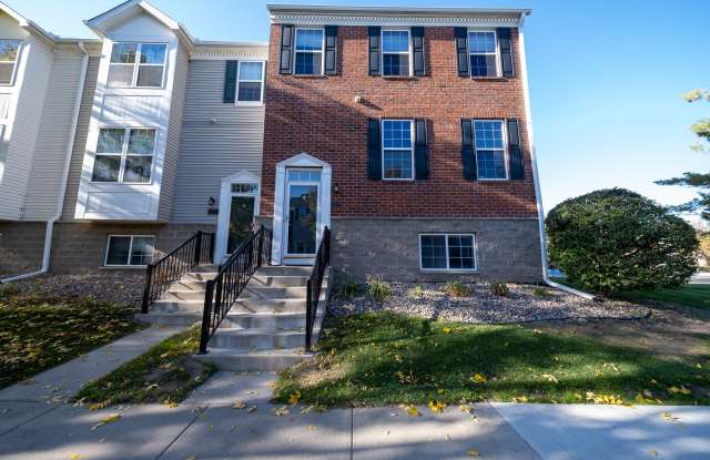 7929 Stratford Cir N - 7929 Stratford Circle North, Shakopee, MN 55379