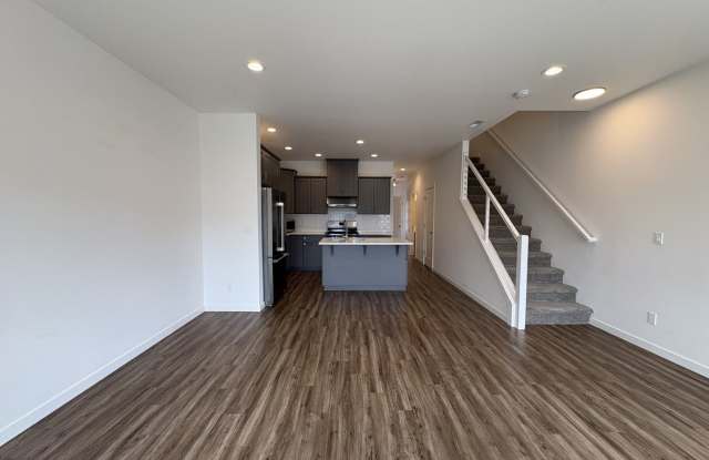Modern 2‑Bedroom Salem Home with Bonus Room, Garage & Fenced Yard Gallery 4