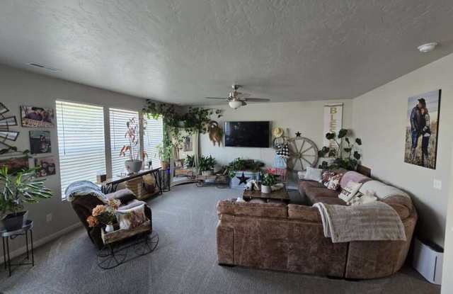 238 South Iceberg Lake Avenue Gallery 2