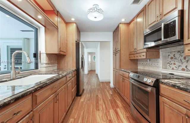 7715 SW 122nd St # 7715 , Pinecrest, FL 33156 photos photos