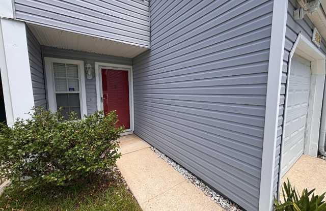 2BR/2.5BA Townhome with In-Unit Laundry, Fenced Backyard, Garage, & Fireplace! Move-In Ready! Gallery 3