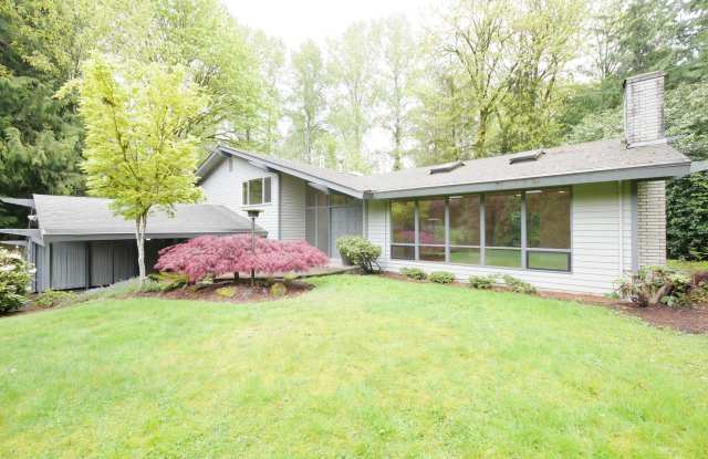 3 Beds and 3 Baths Plus Office Private Single-family Home is Available for Rent! photos photos
