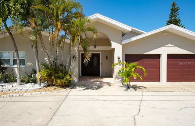 2822 W VINA DEL MAR BOULEVARD - 2822 West Vina Del Mar Boulevard, St. Pete Beach, FL 33706