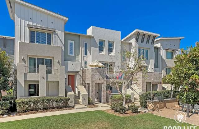 Stunning 3B/3.5BA Townhouse in Carlsbad w/ Attached Garage, AC,  Community Pool! photos photos