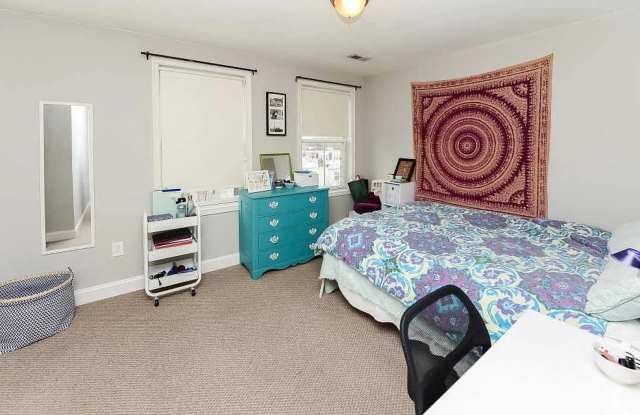 Three Bed Manayunk Townhome Gallery 1