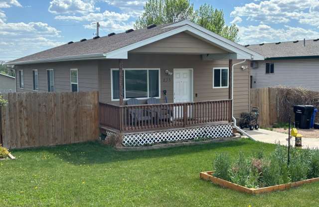 4 BED | 1 BATH | SINGLE-FAMILY | NORTH | FURNISHED photos photos