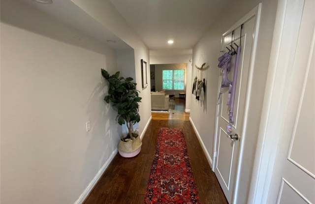 9869 Kingsman Drive Gallery 3
