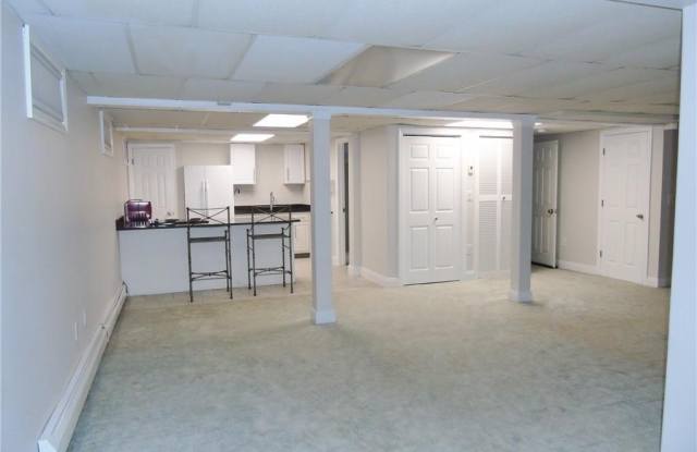 14 Mayfair Place - 14 Mayfair Place, Trumbull, CT 06611