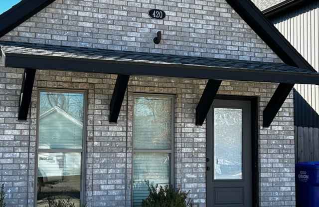 Water included - 1 Bed 1 Bath Near Downtown Rogers - 420 North F Street, Rogers, AR 72756