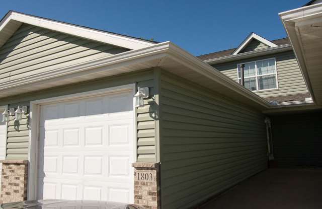 Stewartville Townhome with Attached Garage - 1803 Daniel Lane Northeast, Stewartville, MN 55976 Stewartville Townhome with Attached Garage - 1803 Daniel Lane Northeast, Stewartville, MN 55976