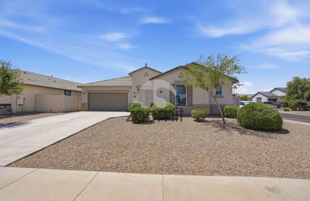 Spacious 5-Bedroom Home with Open Floor Plan & Private Backyard Gallery 4
